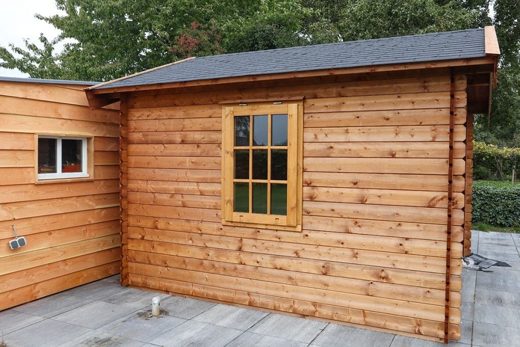 nieuw tuinhuisje bij de jacuzzi