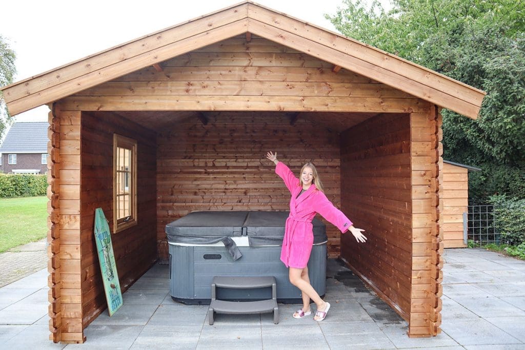 nieuw tuinhuisje bij de jacuzzi