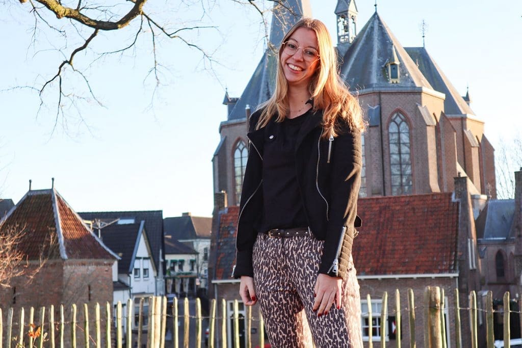 twee looks met een pantalon