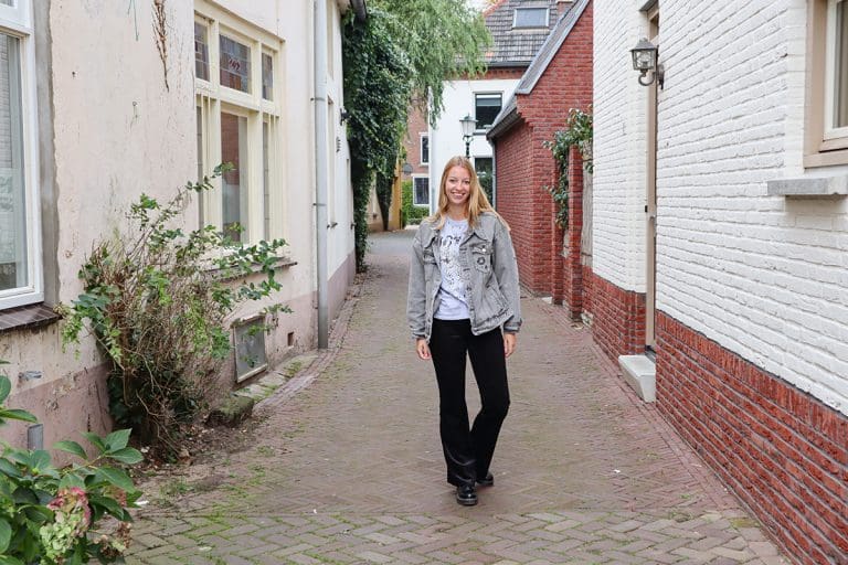 Graphic jacket & tiger shirt outfit