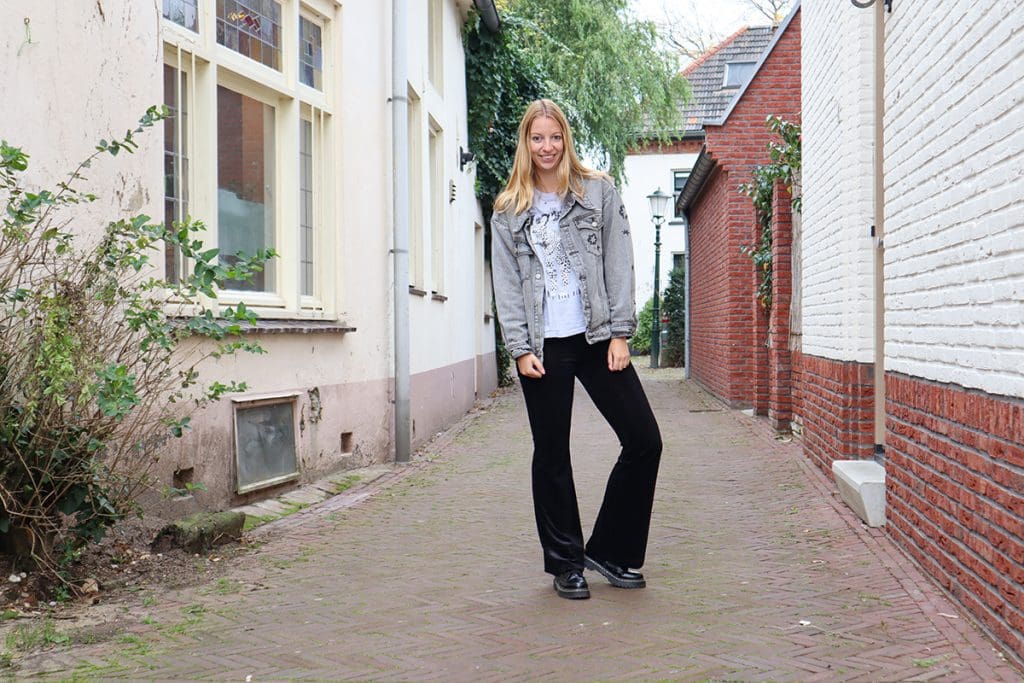 Graphic jacket & tiger shirt outfit 