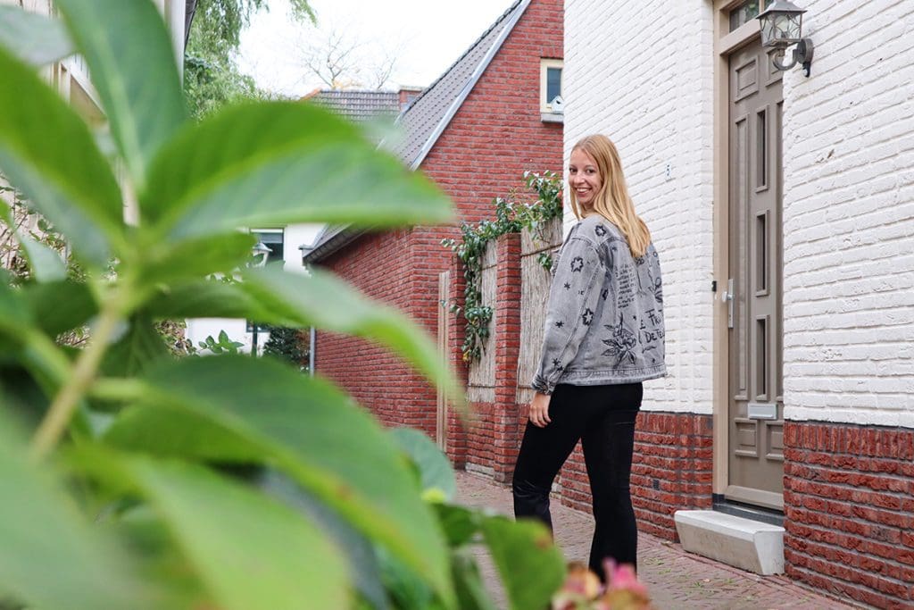 Graphic jacket & tiger shirt outfit 