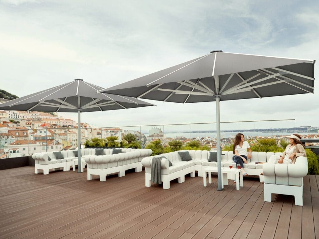 Parasols op het terras 